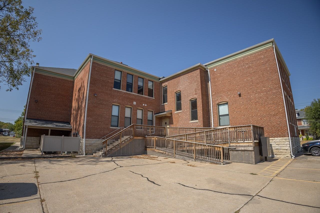 230 West Dunklin (Carpenters' Building) - Photo 2 of 14