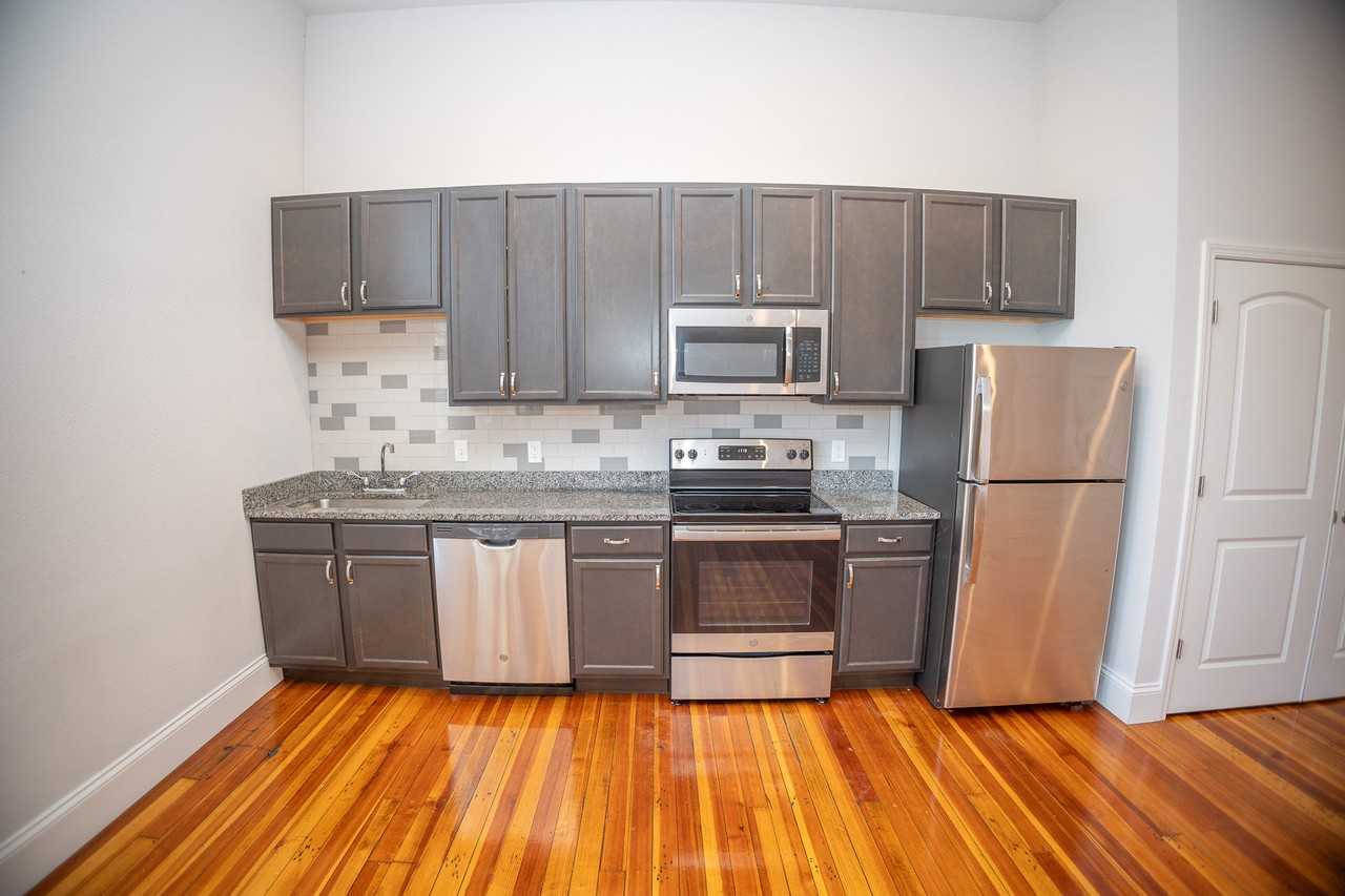 230 West Dunklin (Carpenters' Building) - Photo 3 of 14