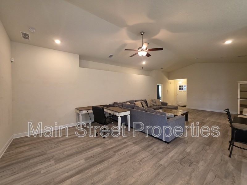 4411 Fiske St - Photo 6 of 28