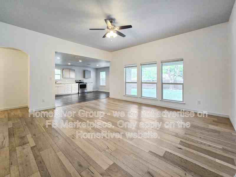 440 Pecan Dr - Photo 4 of 21