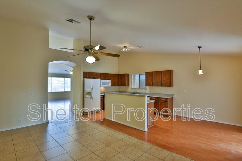 8963 W Ocotillo Rd - Photo 7 of 27