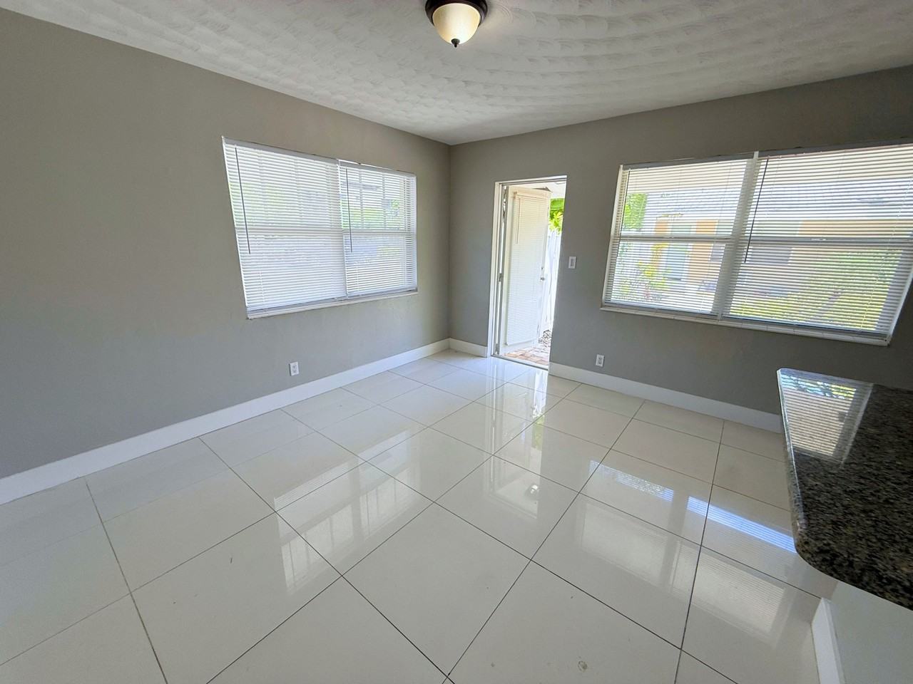 824 Northeast 17th Terrace - Photo 4 of 11