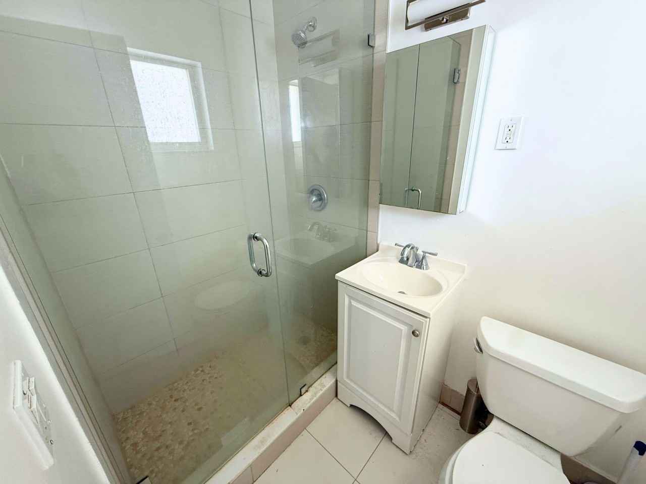 824 Northeast 17th Terrace - Photo 5 of 11