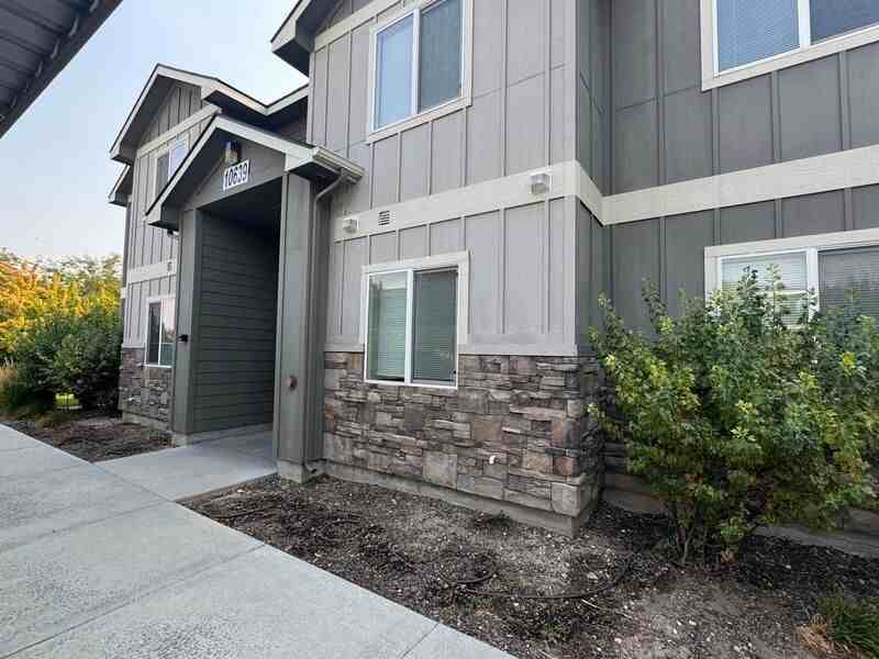 10639 W Wasdale Dr #201 - Photo 2 of 17