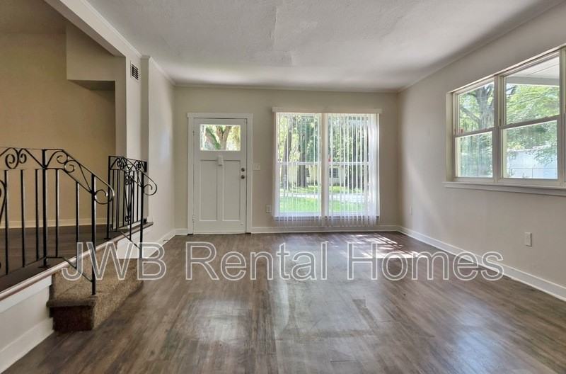 214 Santa Barbara Ave - Photo 7 of 13