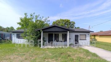 featured image of 7762 Lake Park Dr