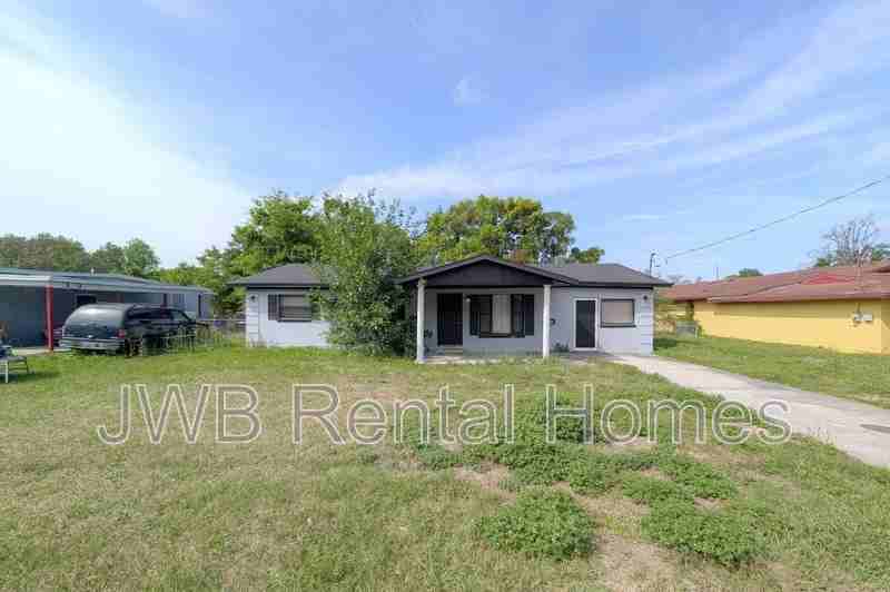 7762 Lake Park Dr - Photo 2 of 18