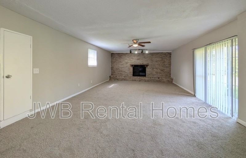 7762 Lake Park Dr - Photo 6 of 18