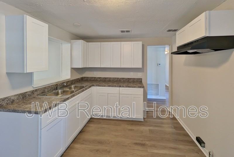 2462 Quail Ave - Photo 3 of 14