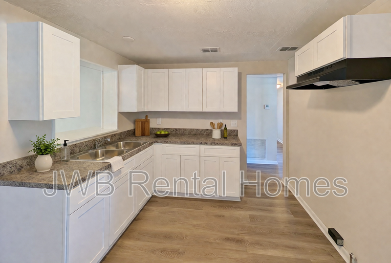 2462 Quail Ave - Photo 4 of 14