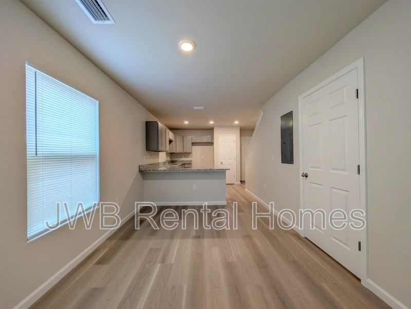 1203 Weare St - Photo 5 of 16