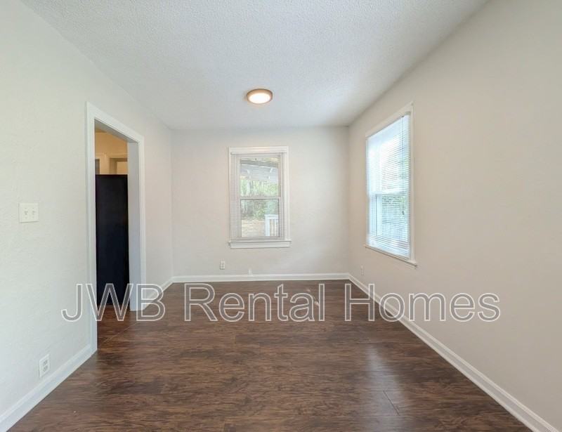 217 E 48th St - Photo 4 of 15