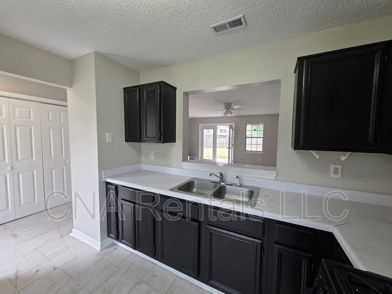 3505 Ten Oaks Cir - Photo 2 of 4