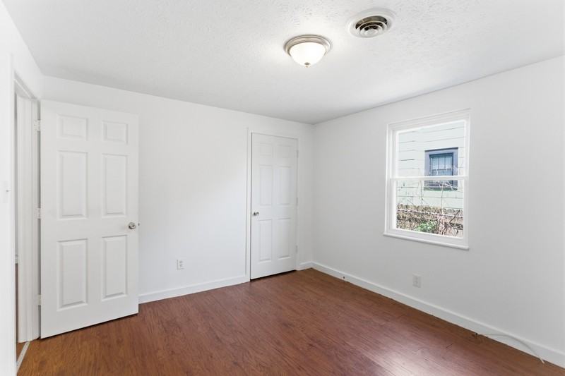 306 E Burwell Ave - Photo 3 of 10