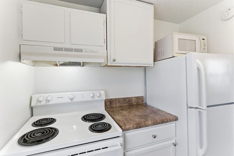 306 E Burwell Ave - Photo 5 of 10