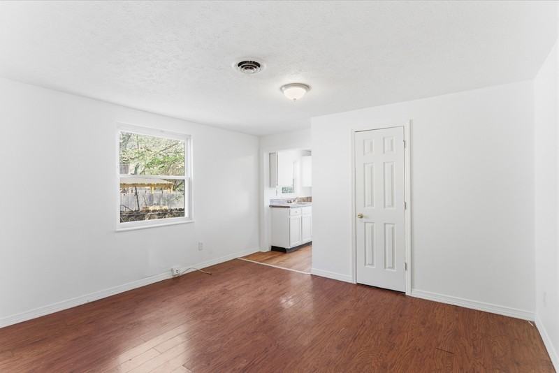 306 E Burwell Ave - Photo 7 of 10