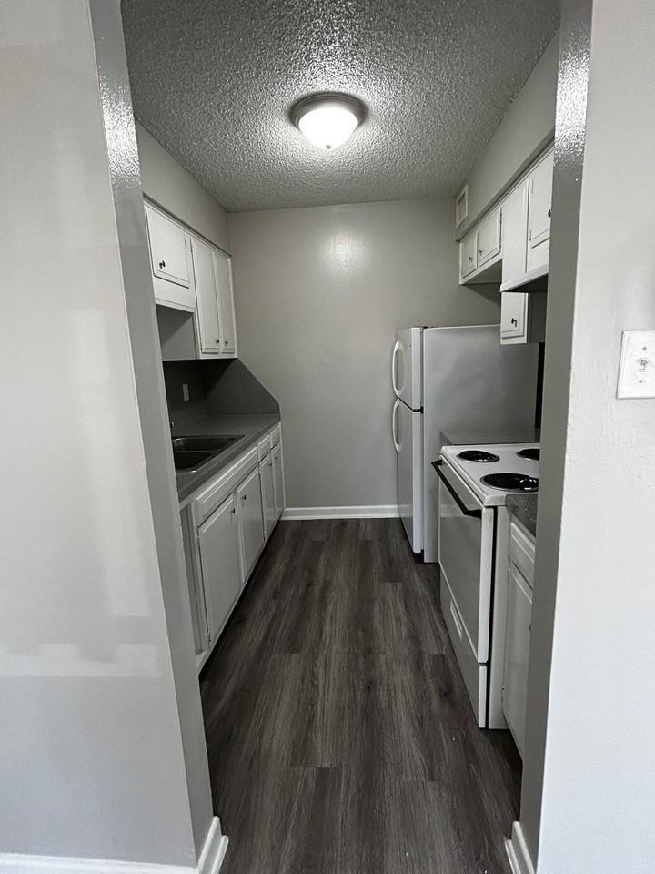 McIntyre Apartments - Photo 4 of 50