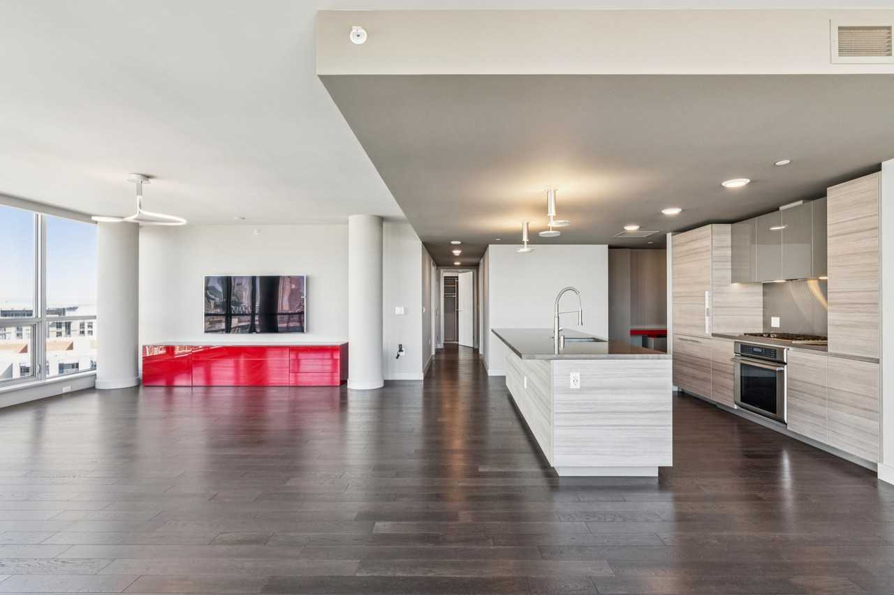 708 Long Bridge Street #1109 - Photo 3 of 44