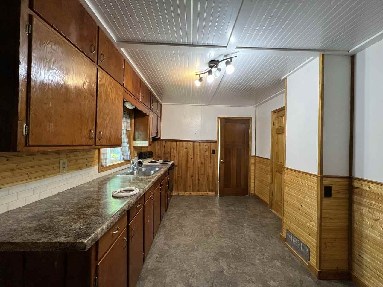 614 Saint Claire Street - Photo 4 of 13