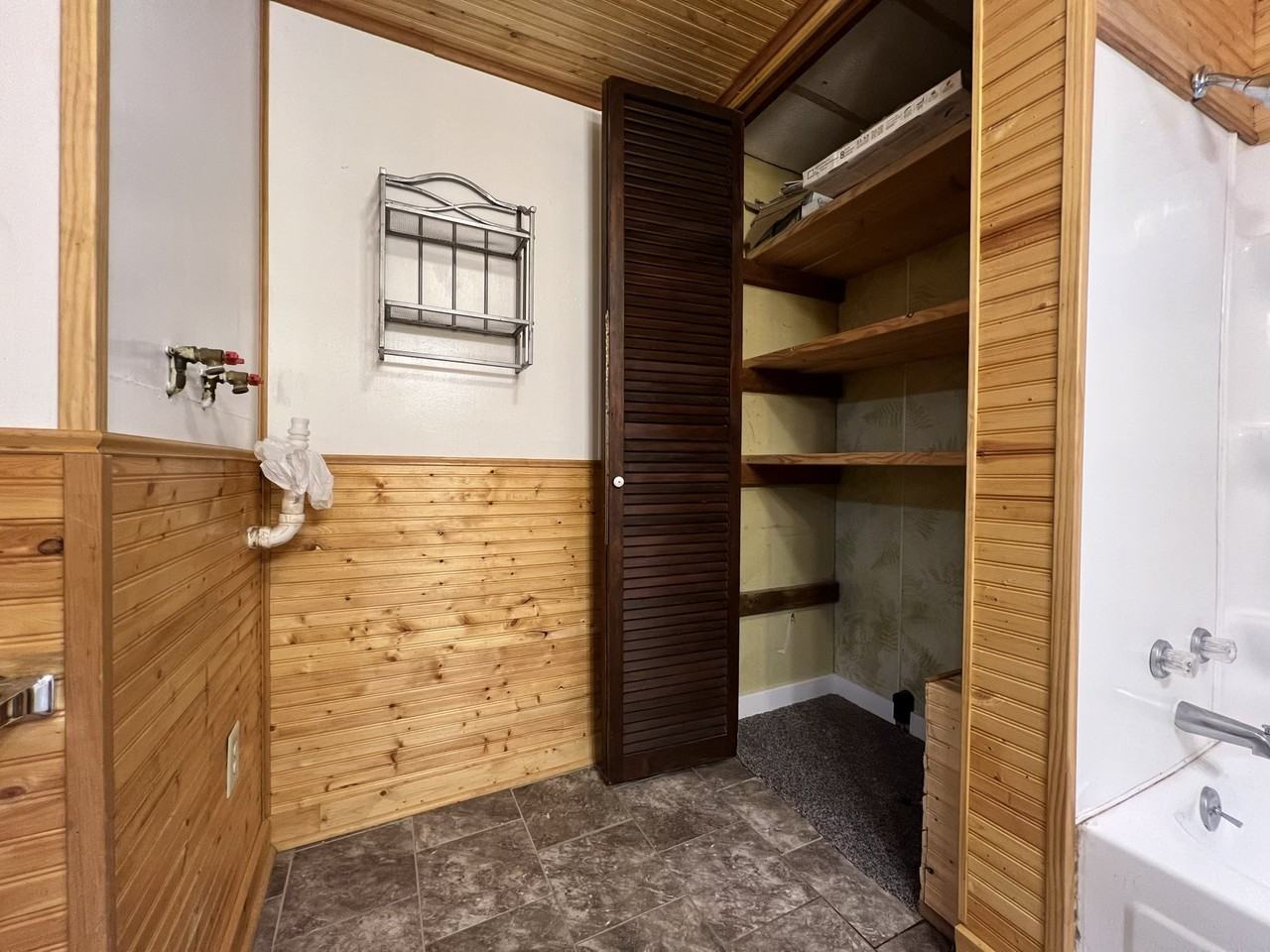 614 Saint Claire Street - Photo 5 of 13