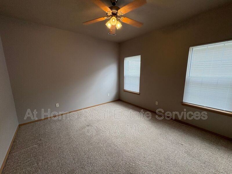 650 S Rilynn Ave - Photo 4 of 15