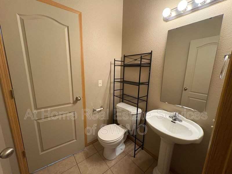 650 S Rilynn Ave - Photo 6 of 15