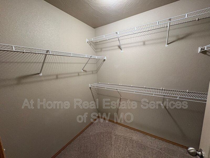 650 S Rilynn Ave - Photo 7 of 15