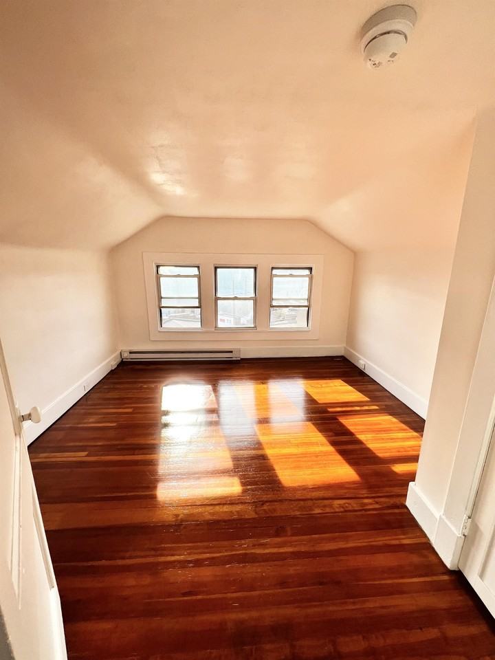 37 Hamilton Ave - Photo 4 of 50