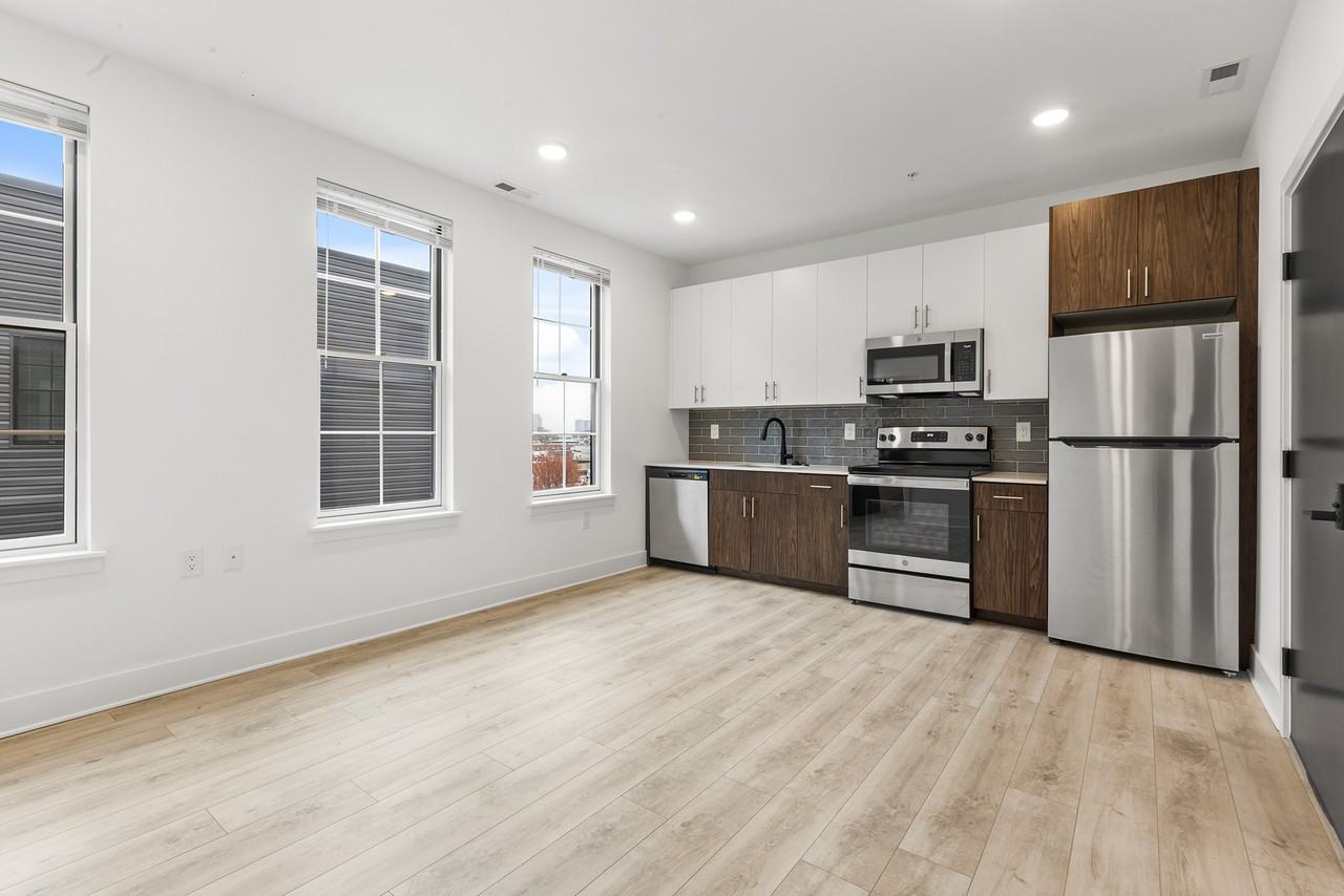 943 Washington Avenue - Photo 2 of 15