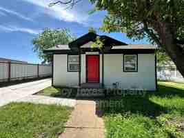 featured image of 112 W Wilson St