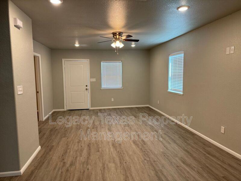 112 W Wilson St - Photo 5 of 10