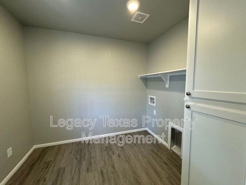 112 W Wilson St - Photo 7 of 10