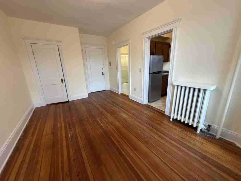 181 Winthrop Rd #5 - Photo 2 of 7