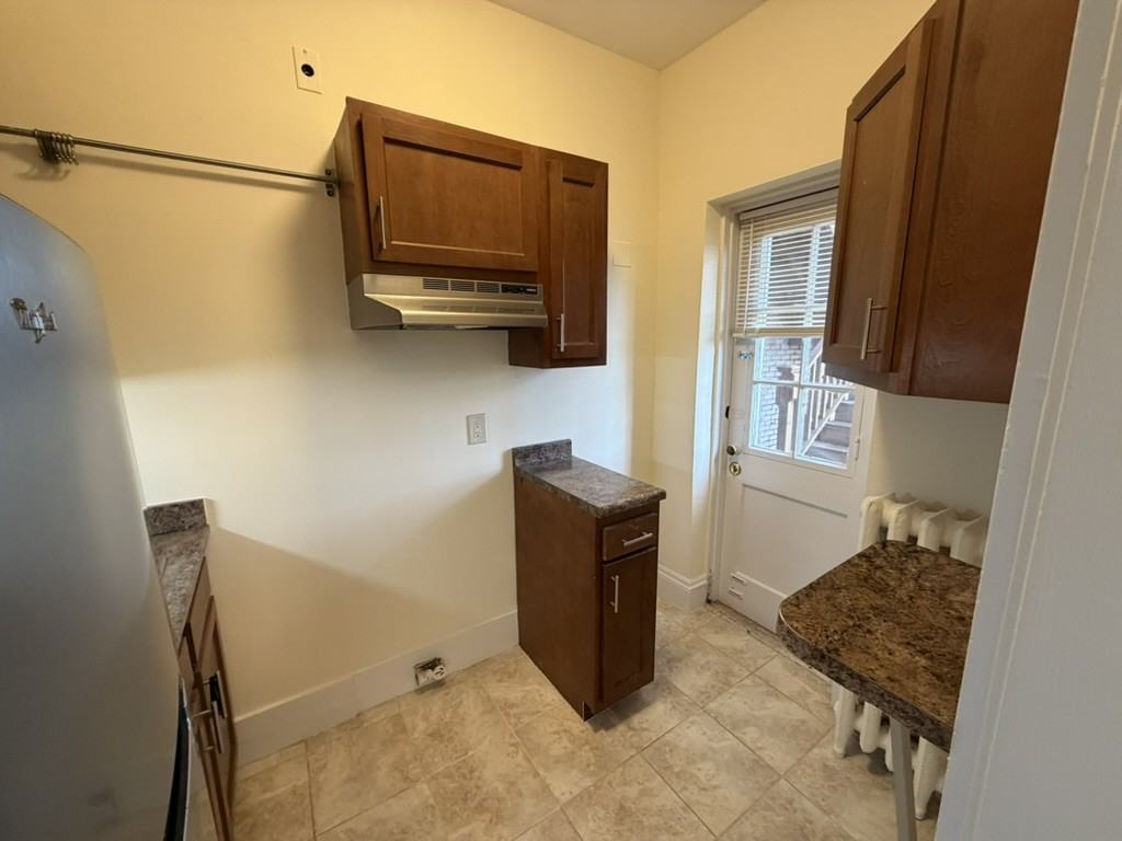 181 Winthrop Rd #5 - Photo 4 of 7