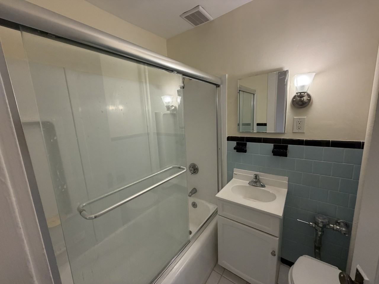 181 Winthrop Rd #5 - Photo 5 of 7