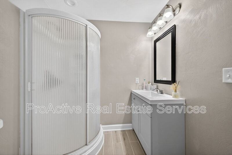 2012 Midway Ave - Photo 4 of 25