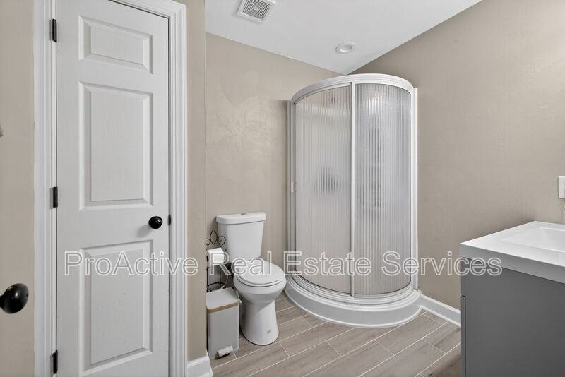 2012 Midway Ave - Photo 5 of 25