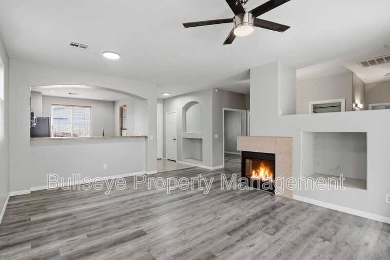 2047 S Jefferson - Photo 5 of 24