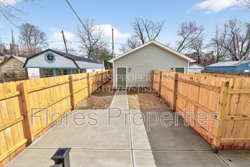 696 S 22nd St - Photo 4 of 39