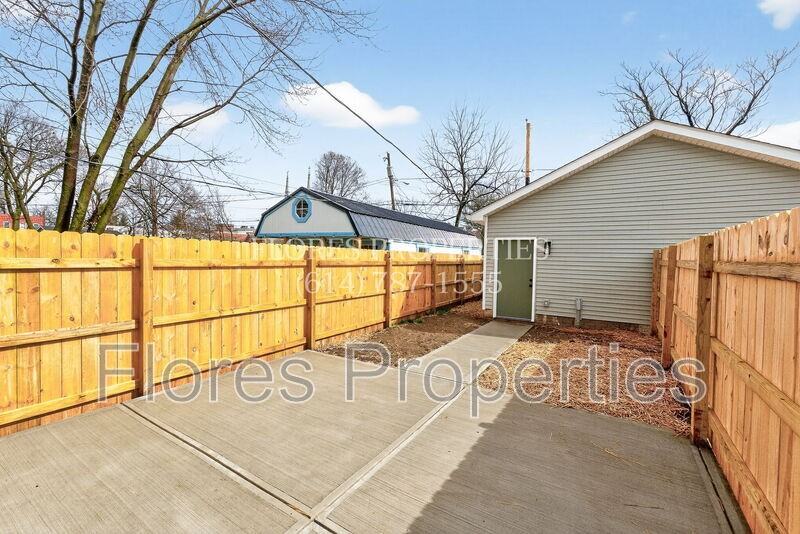 696 S 22nd St - Photo 5 of 39