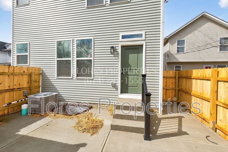 696 S 22nd St - Photo 6 of 39