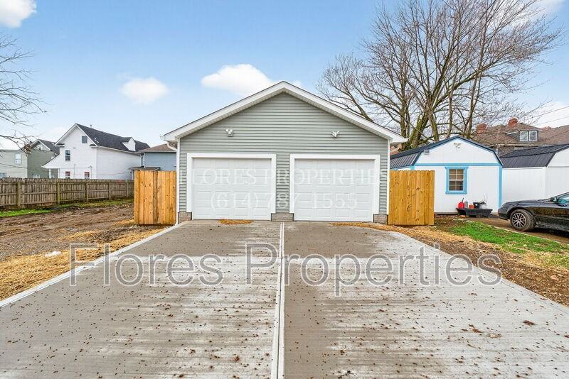 696 S 22nd St - Photo 7 of 39