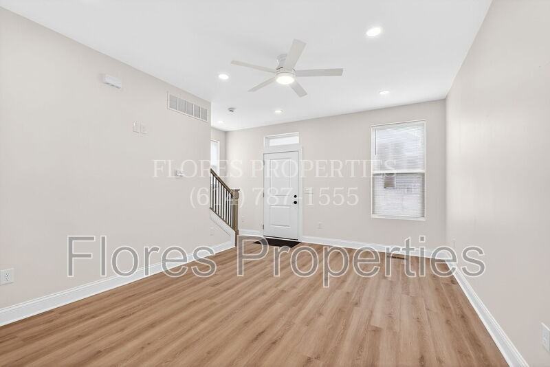 698 S 22nd St - Photo 6 of 38