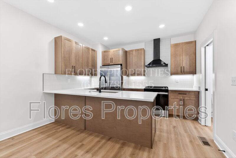 698 S 22nd St - Photo 7 of 38