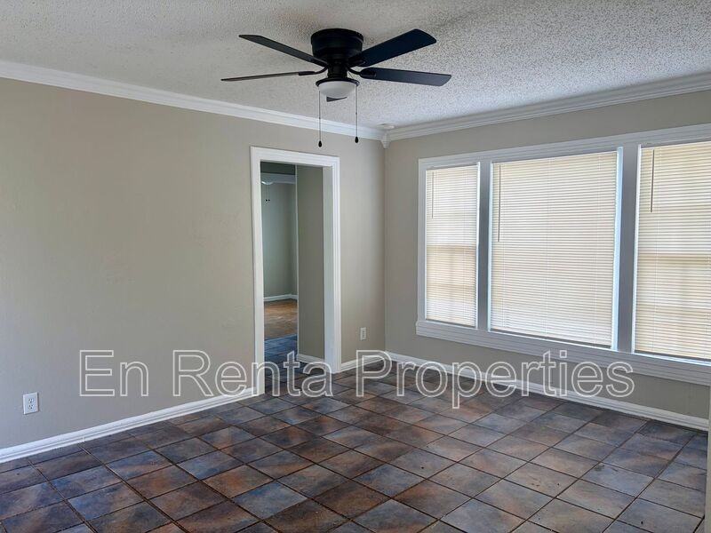 601 W Beach St - Photo 6 of 13