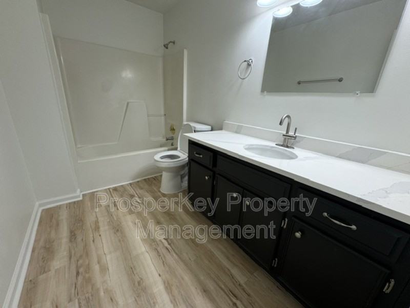 303 Lee Rd - Photo 6 of 11