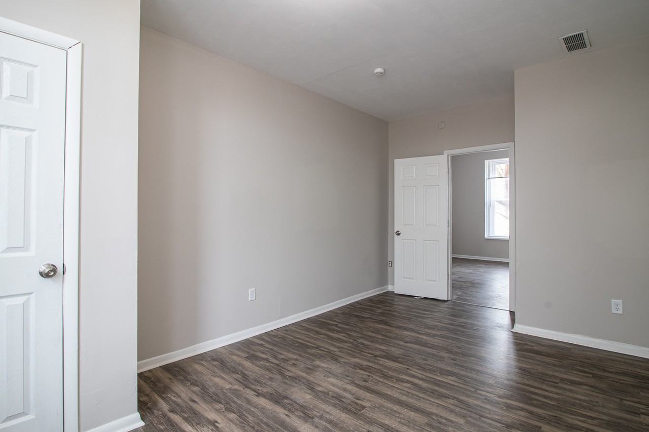 816 Considine Avenue - Photo 3 of 18