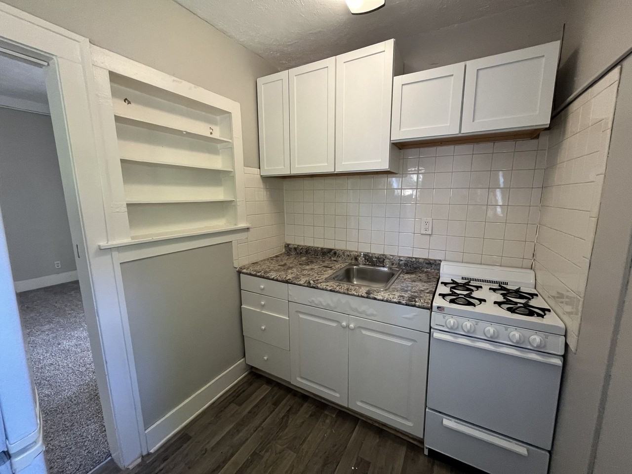 Dundee Park Apartments - Photo 3 of 11