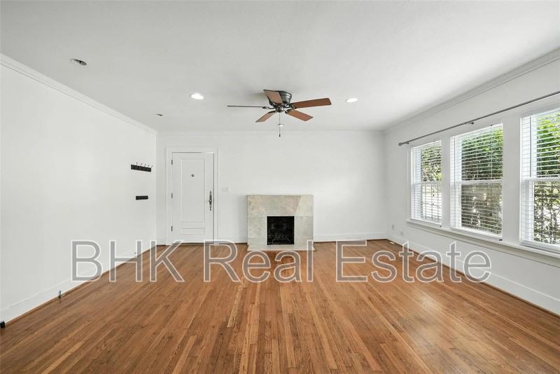 4036 Dexter Ave - Photo 4 of 22