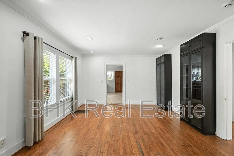 4036 Dexter Ave - Photo 5 of 22